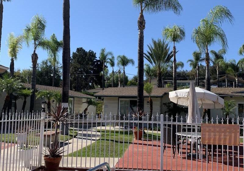 酒店 Fallbrook Country Inn