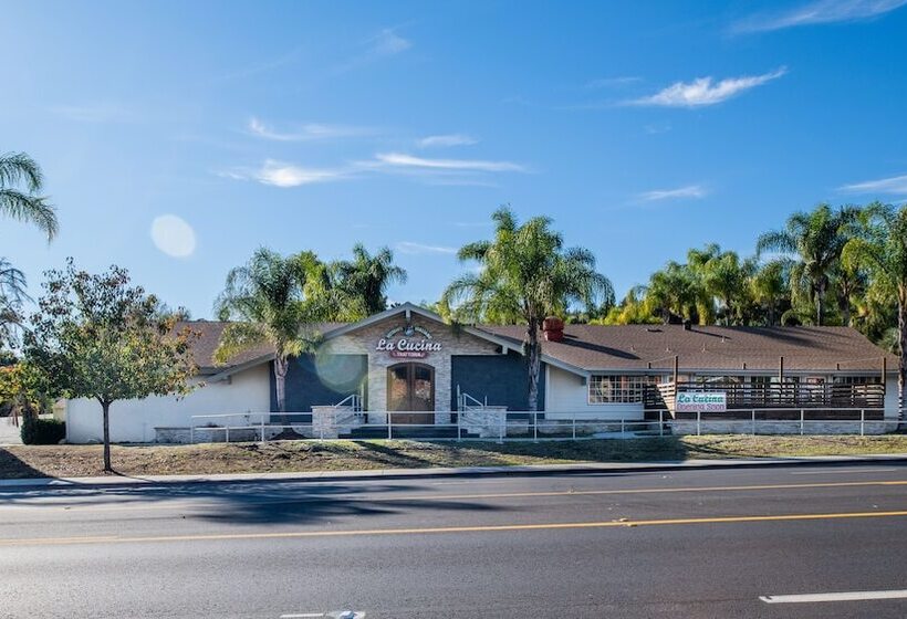 酒店 Fallbrook Country Inn