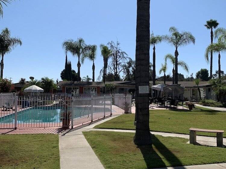 酒店 Fallbrook Country Inn