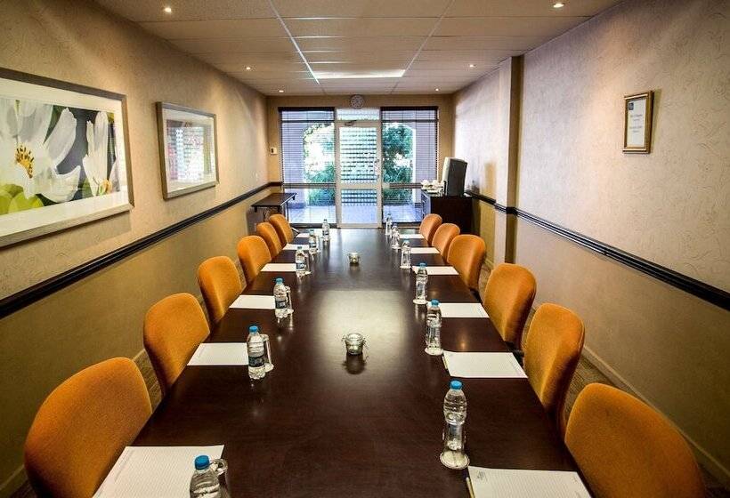 酒店 Garden Court Or Tambo International Airport