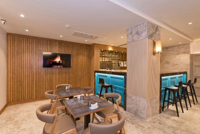 Golden Royal Hotel & Spa