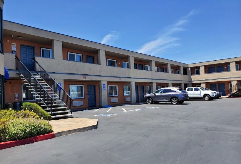 فندق Good Living Inn