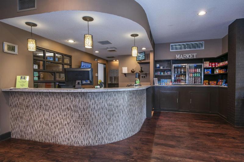 ホテル Guest Inn & Suites  Midtown Medical Center