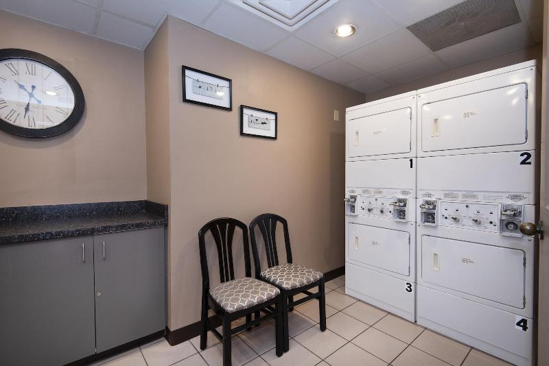 فندق Guest Inn & Suites  Midtown Medical Center