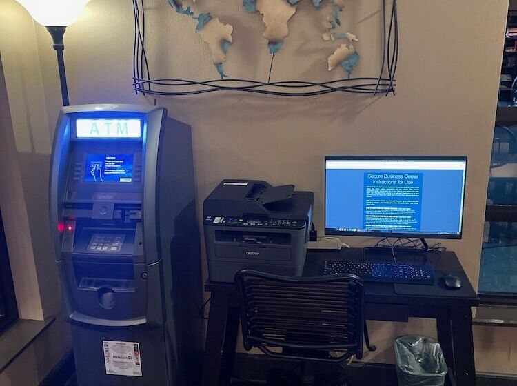 Отель Guest Inn & Suites Midtown Medical Center