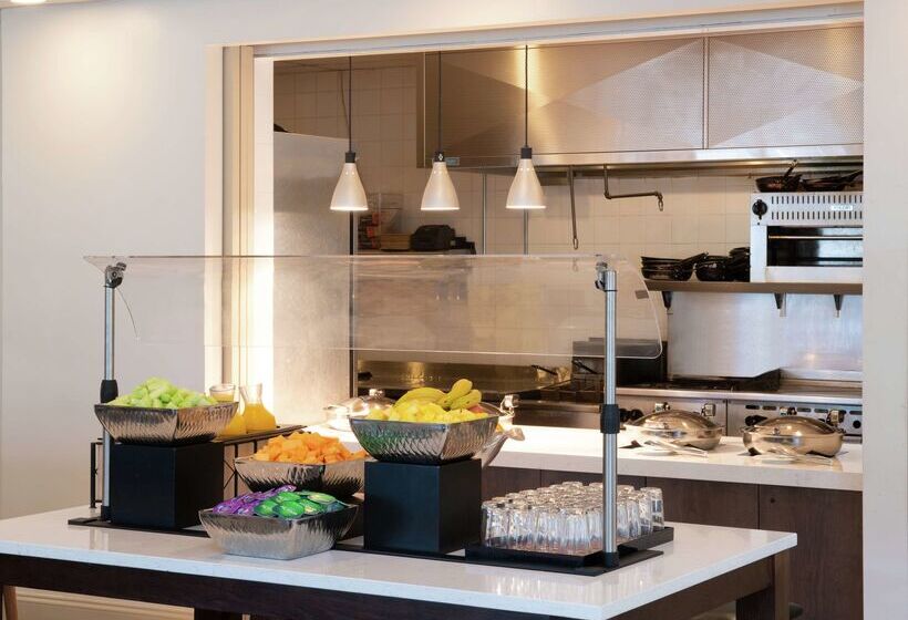 Отель Hilton Garden Inn Philadelphia Ft. Washington