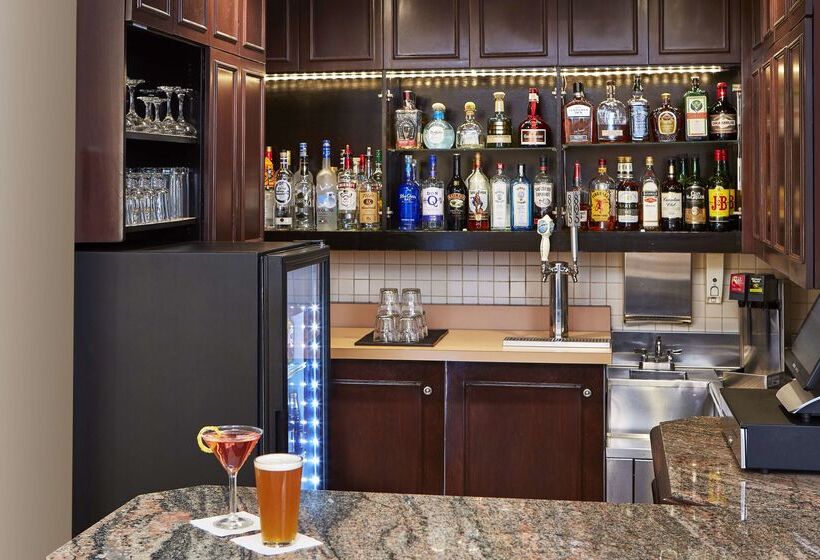 فندق Hilton Garden Inn Valencia Six Flags