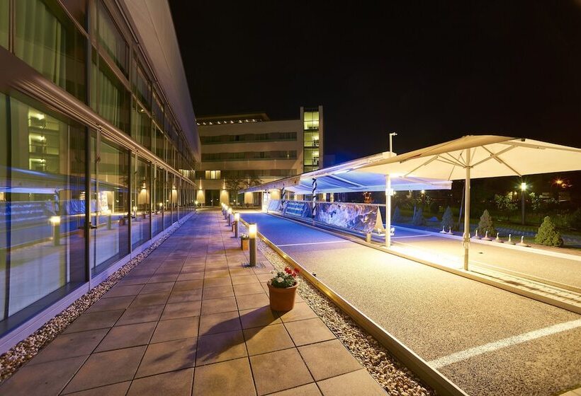 هتل Holiday Inn Berlin Airport   Conference Centre, An Ihg