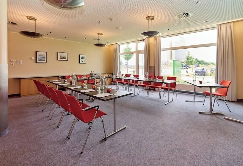 هتل Holiday Inn Berlin Airport   Conference Centre, An Ihg