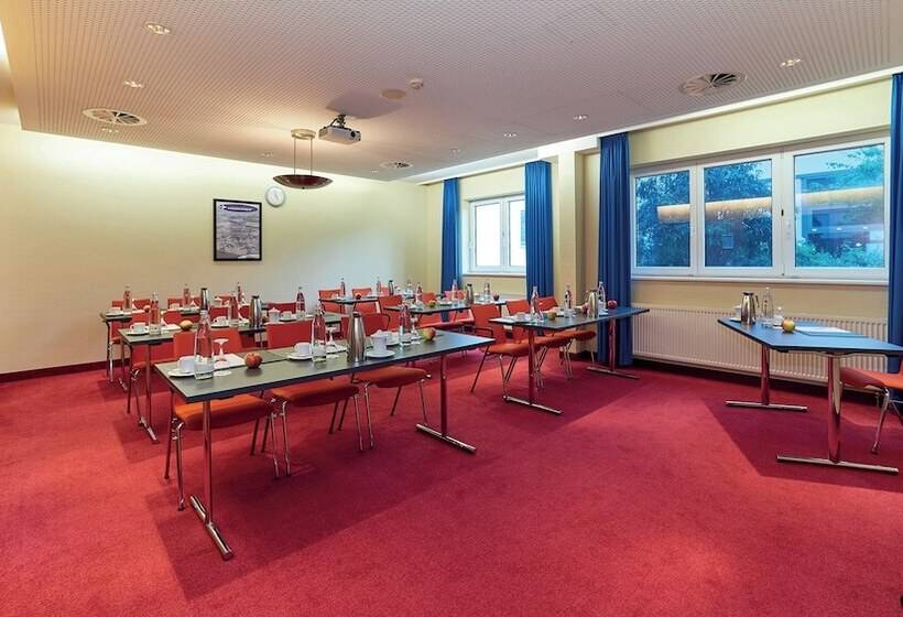 هتل Holiday Inn Berlin Airport   Conference Centre, An Ihg