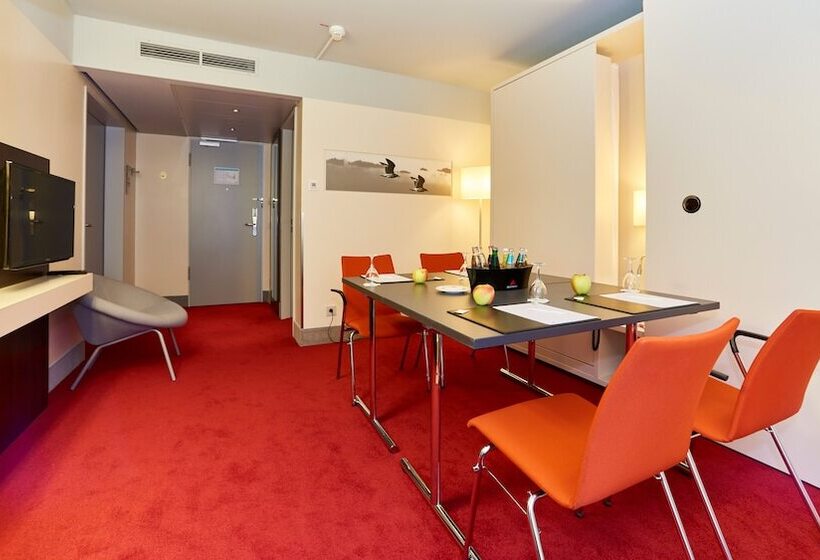 هتل Holiday Inn Berlin Airport   Conference Centre, An Ihg