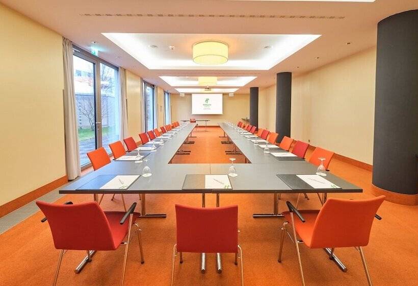 هتل Holiday Inn Berlin Airport   Conference Centre, An Ihg