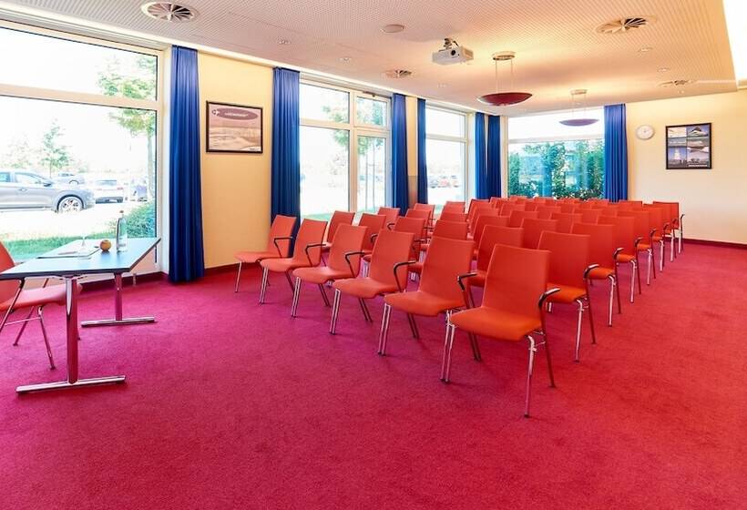 هتل Holiday Inn Berlin Airport   Conference Centre, An Ihg
