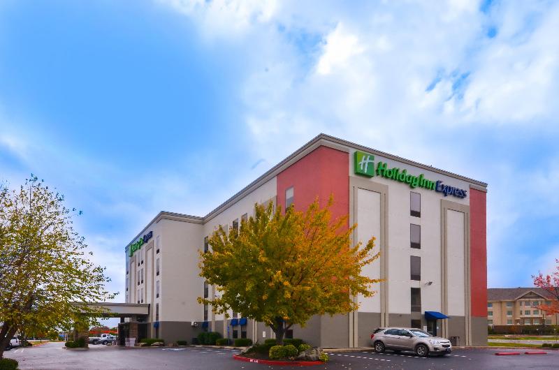فندق Holiday Inn Express & Suites Fayetteville University Of Arkansas Area, An Ihg
