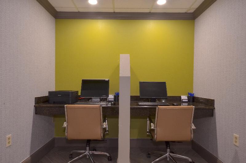 هتل Holiday Inn Express & Suites Fayetteville University Of Arkansas Area, An Ihg