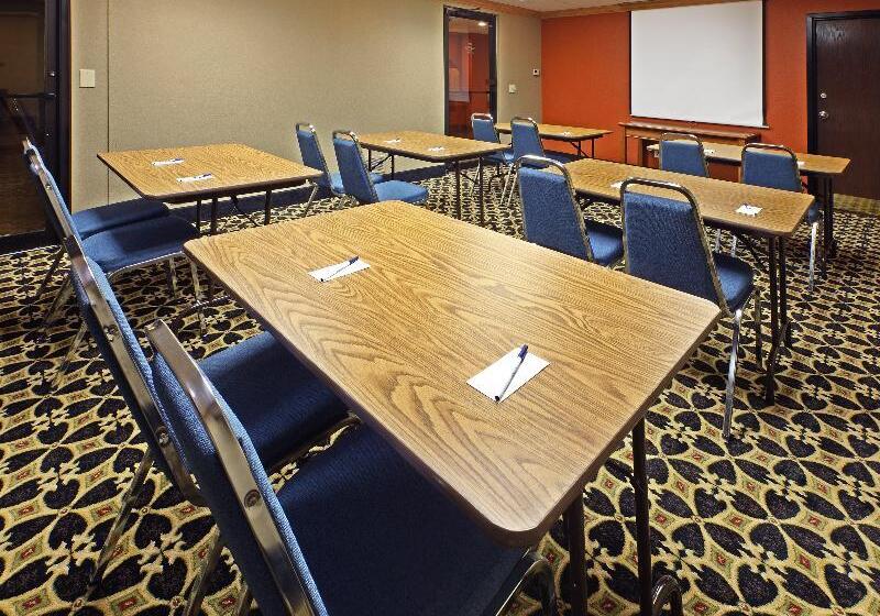 فندق Holiday Inn Express & Suites Fayetteville University Of Arkansas Area, An Ihg