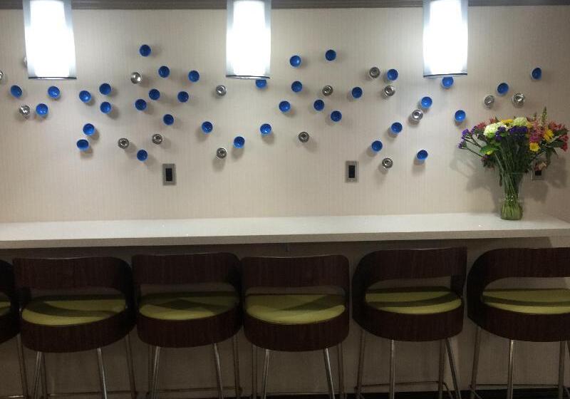 هتل Holiday Inn Express & Suites Fayetteville University Of Arkansas Area, An Ihg