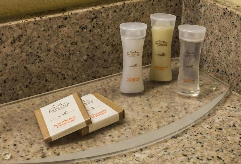 هتل Howard Johnson By Wyndham Flagstaff