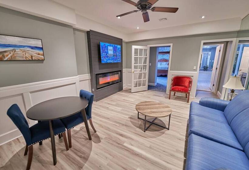 בית מלון כפרי Hyannis Plaza