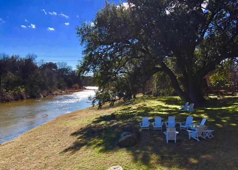 בית מלון כפרי Inn On The River