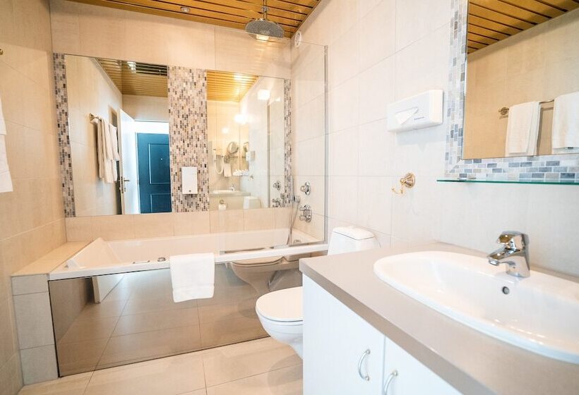 هتل Keflavik By Reykjavik Keflavik Airport