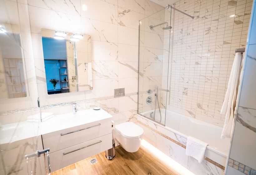 هتل Keflavik By Reykjavik Keflavik Airport