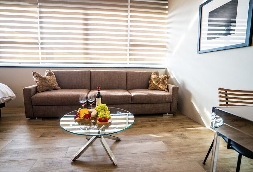 هتل Keflavik By Reykjavik Keflavik Airport