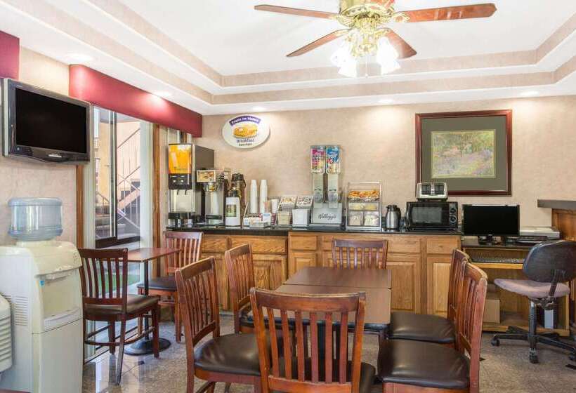 호텔 Knights Inn Madera