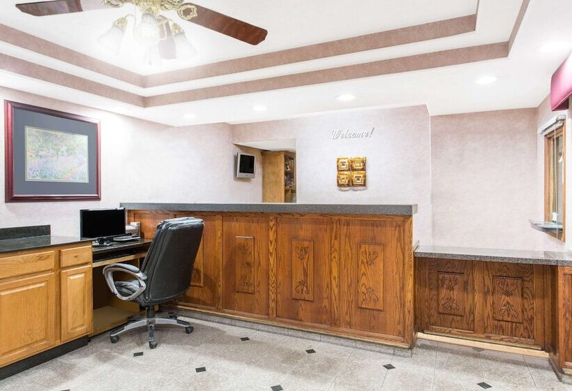 호텔 Knights Inn Madera