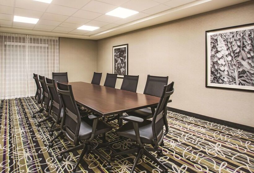 호텔 La Quinta By Wyndham Las Vegas Summerlin Tech