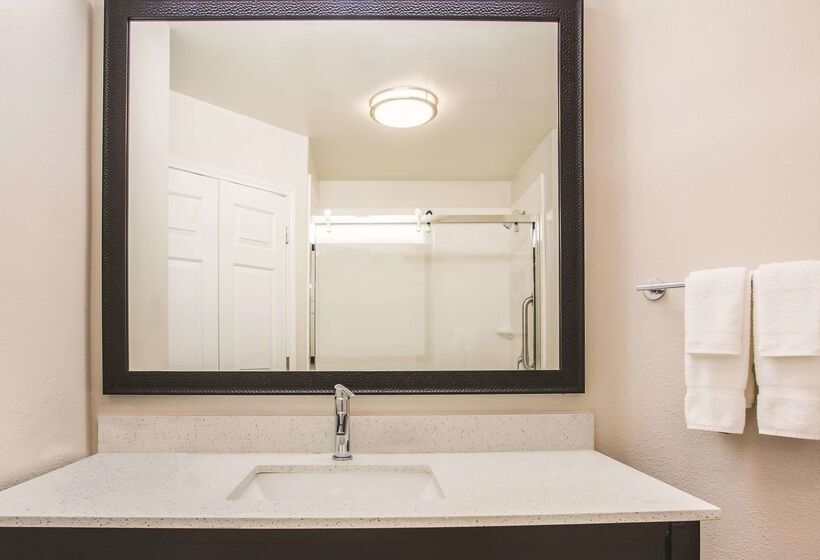 هتل La Quinta By Wyndham Las Vegas Summerlin Tech