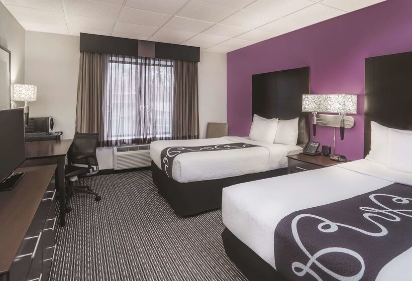 호텔 La Quinta By Wyndham Las Vegas Summerlin Tech