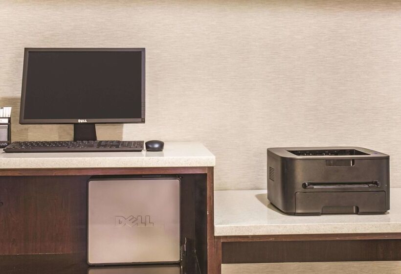 호텔 La Quinta By Wyndham Las Vegas Summerlin Tech