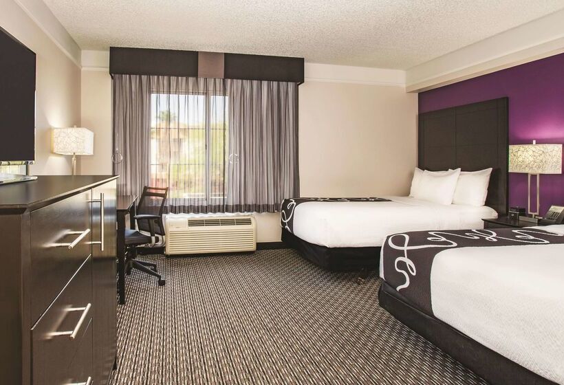 هتل La Quinta By Wyndham Las Vegas Summerlin Tech