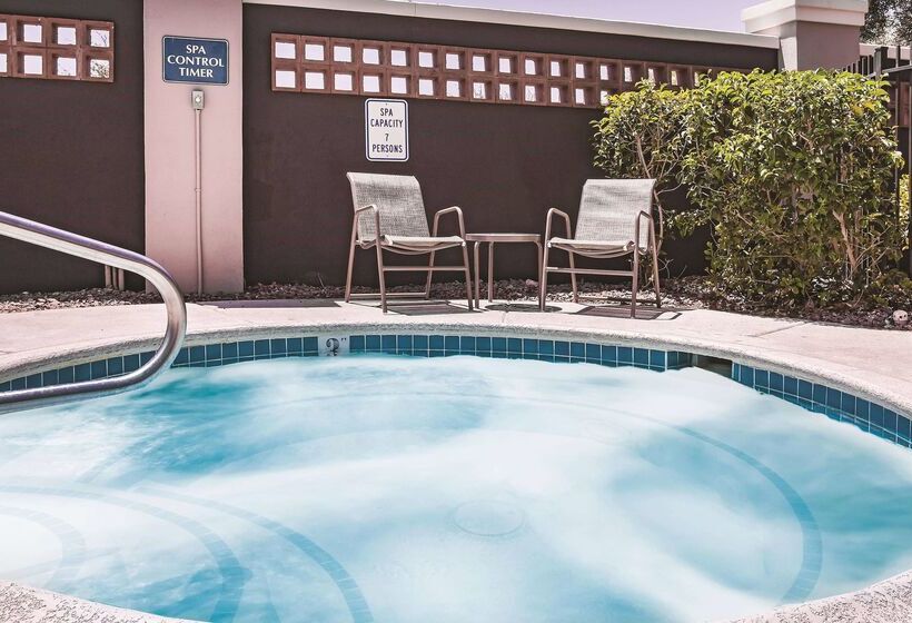هتل La Quinta By Wyndham Las Vegas Summerlin Tech