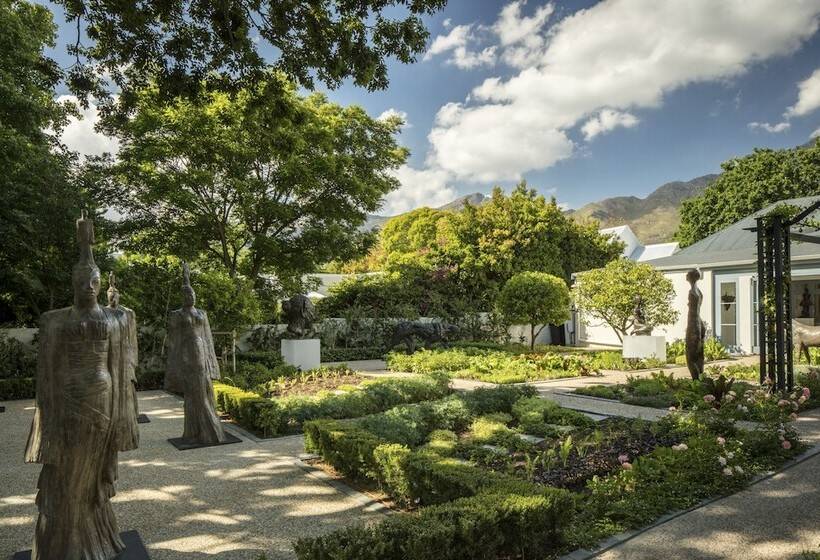 هتل Le Quartier Francais