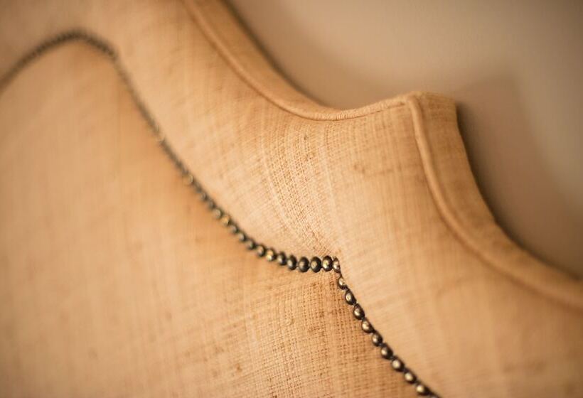 هتل Le Quartier Francais