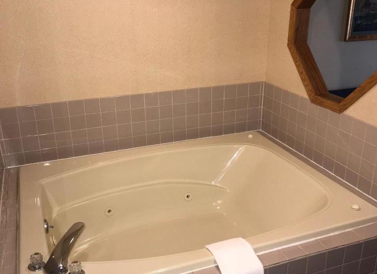 فندق Lifestyle Inn Cedar Falls