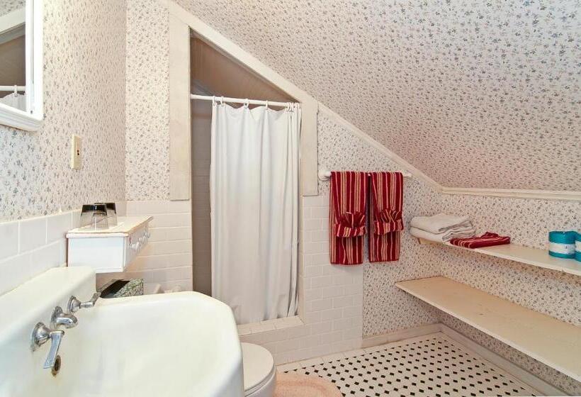 בית מלון כפרי Manoa Valley Inn