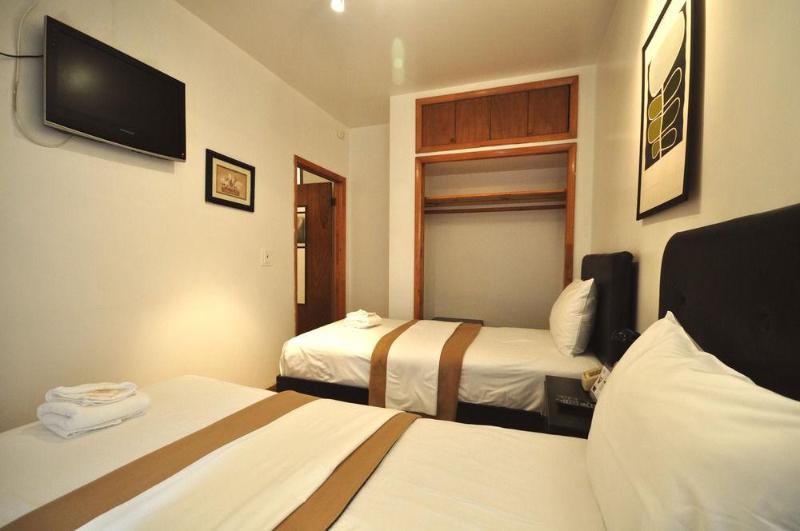 فندق Off Soho Suites