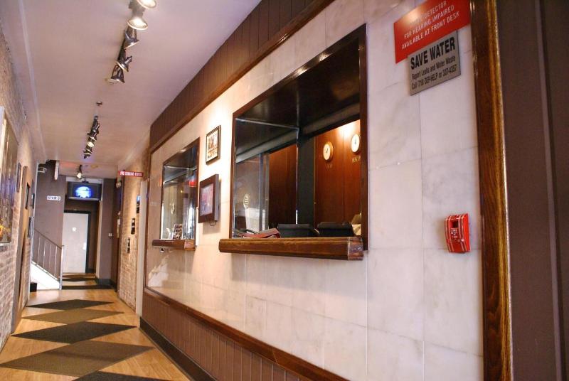 فندق Off Soho Suites