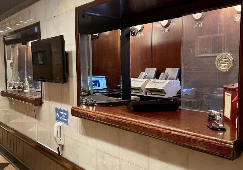 فندق Off Soho Suites