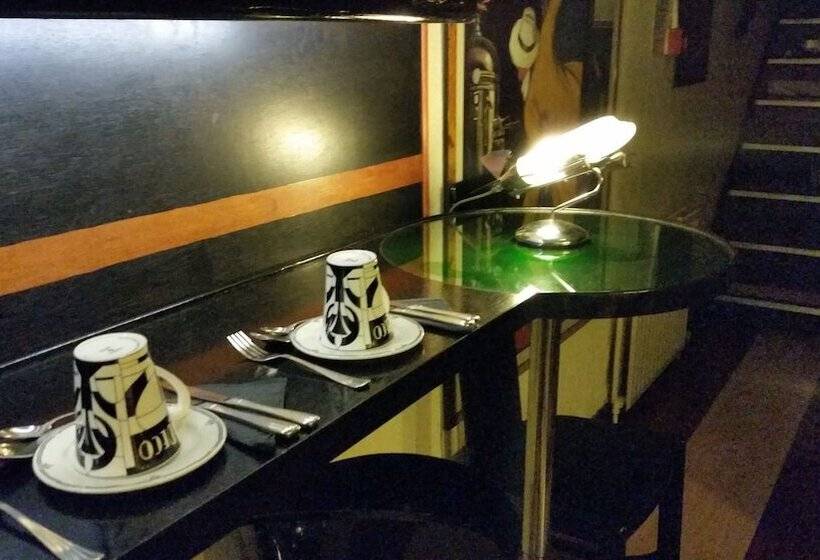 酒店 Paskins Town House