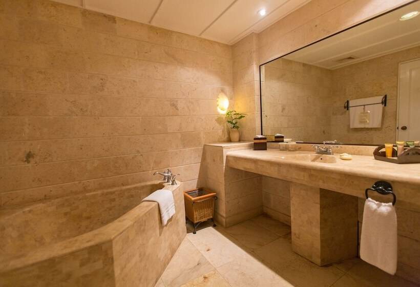 هتل Plantation Bay Resort And Spa