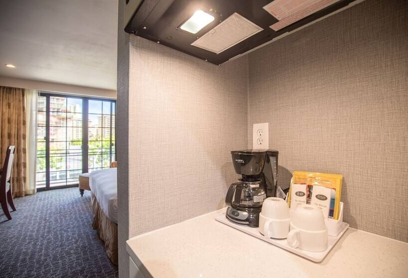 ホテル Polynesian Residences, Waikiki Beach