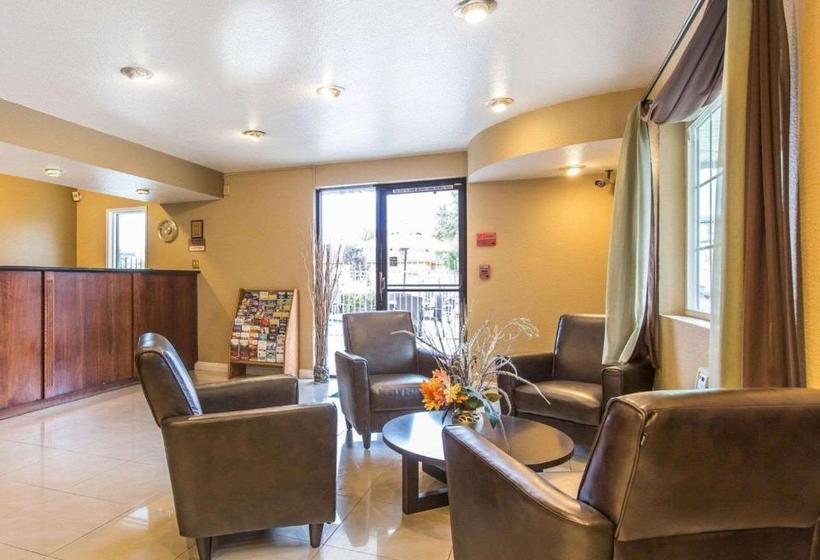 ホテル Spark By Hilton Modesto