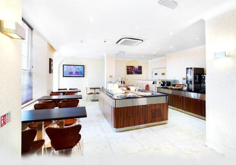 Отель Queens Park