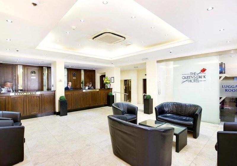 Отель Queens Park