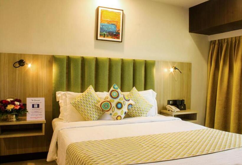 בית מלון כפרי Regenta Place The Emerald