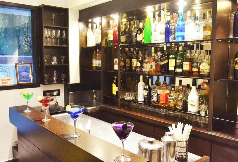 בית מלון כפרי Regenta Place The Emerald